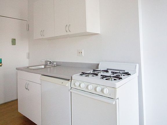 4th image of 236 E 7th St APT 5B