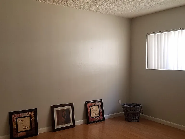 14015 Oxnard St — Photo 19