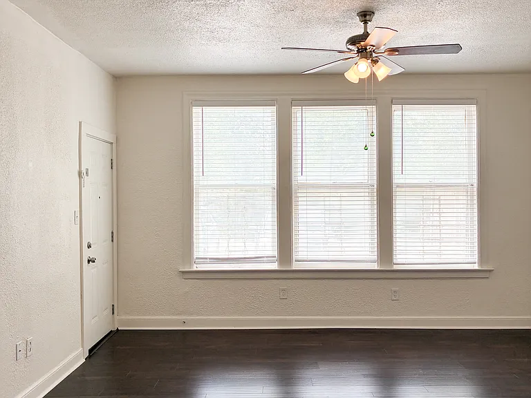 512 E Dewey Pl #6 — Photo 14