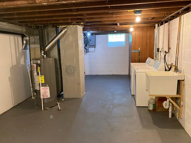 1605 Richmond Rd — Photo 9