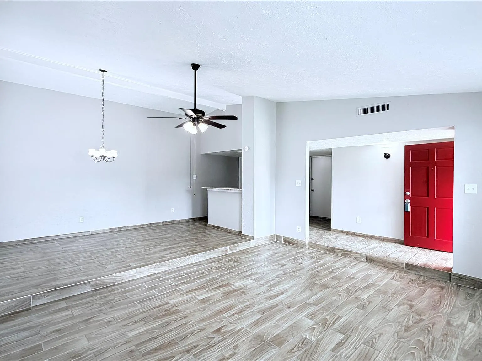 4 bed, 2.5 bath, 2213 sqft, $1,950 — Photo 4