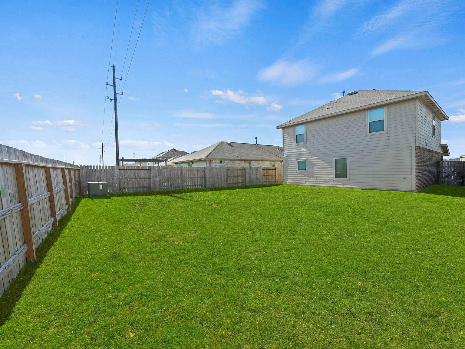 4 bed, 3.5 bath, 1851 sqft, $2,100 — Photo 4