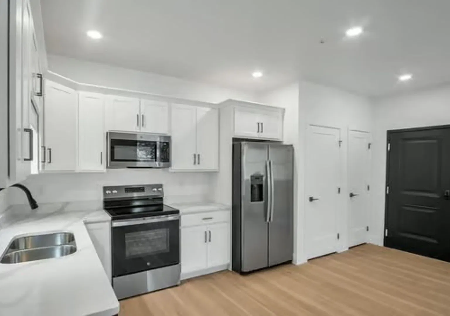 1309 N Bridge Street — Photo 3