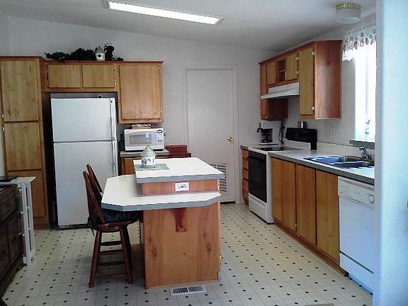 Kitchen
						:
						Kitchen with attached laundry room.