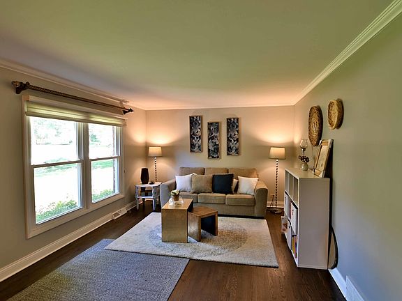 5th image of 111 Brookside Ct