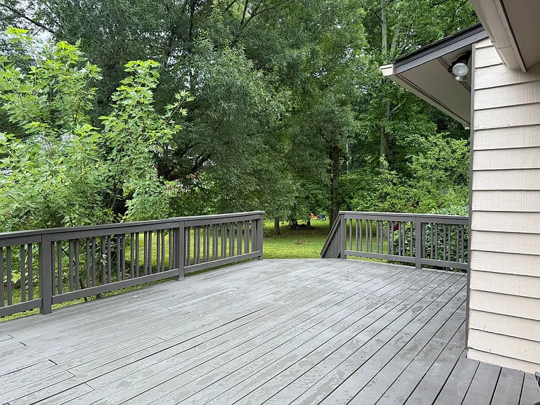 2705 Lawland Dr — Photo 2
