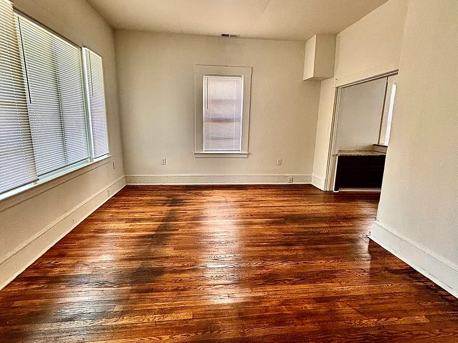 3 bed, 1200 sqft, $1,575 — Photo 3