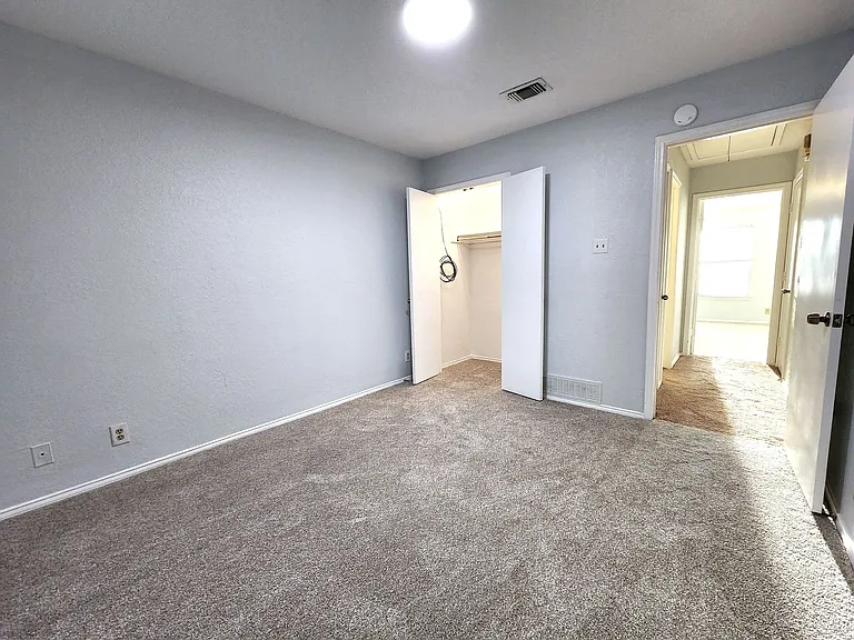 2202 Bolivar St — Photo 18