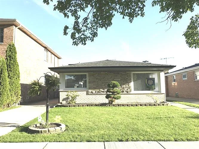 8333 W Maple Ave photo 1