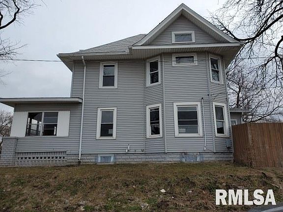 2nd image of 1000 16th Ave