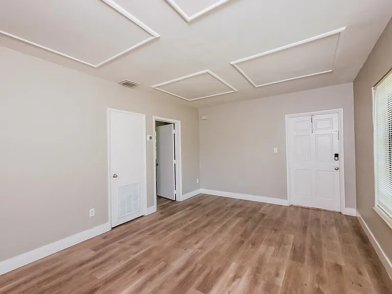 381 Carolina Ave — Photo 5