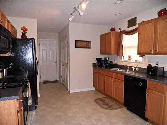 3rd image of 4000 Woodberry Lake Dr