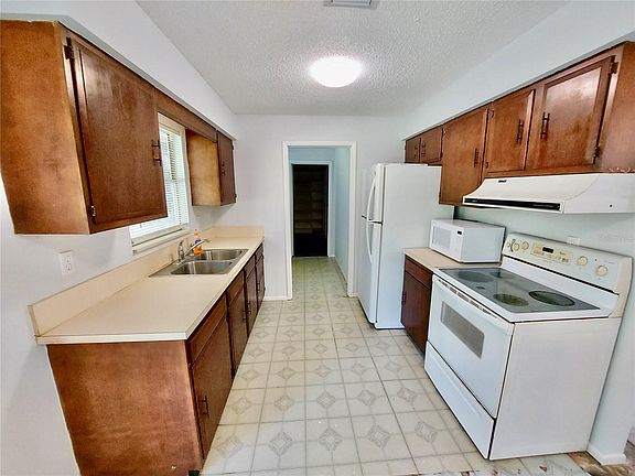 3rd image of 296 Elida St