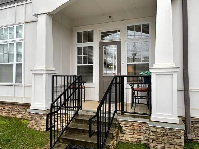 301 E Tremont Ave E #102 — Photo 2