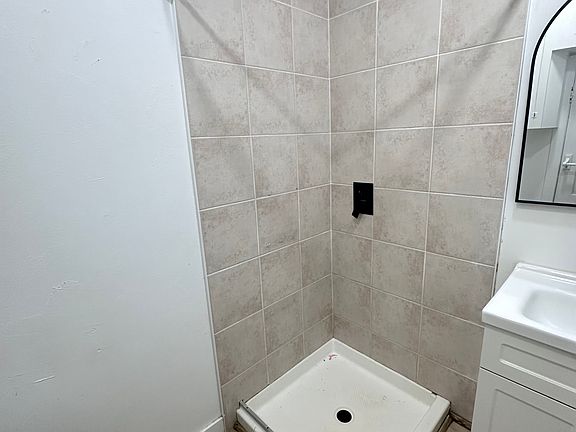5th image of 611 N Kaweah St APT 2