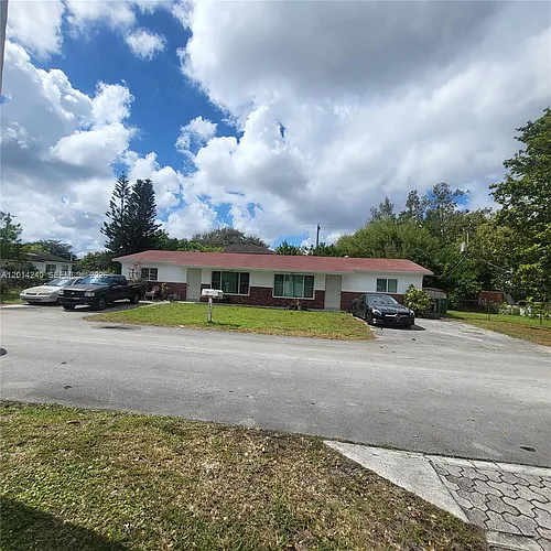 2000 SW 96th Ave #A1 Photo 1