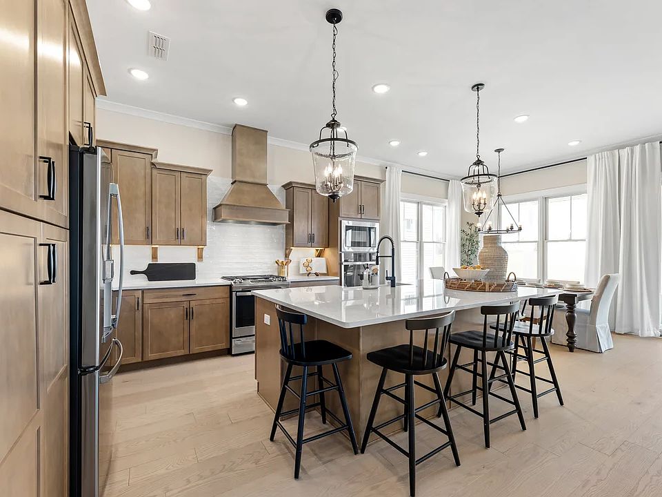 Kitchen with pendant island