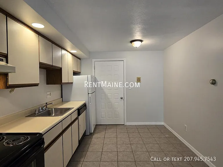20 Tall Pines Dr #11 — Photo 4