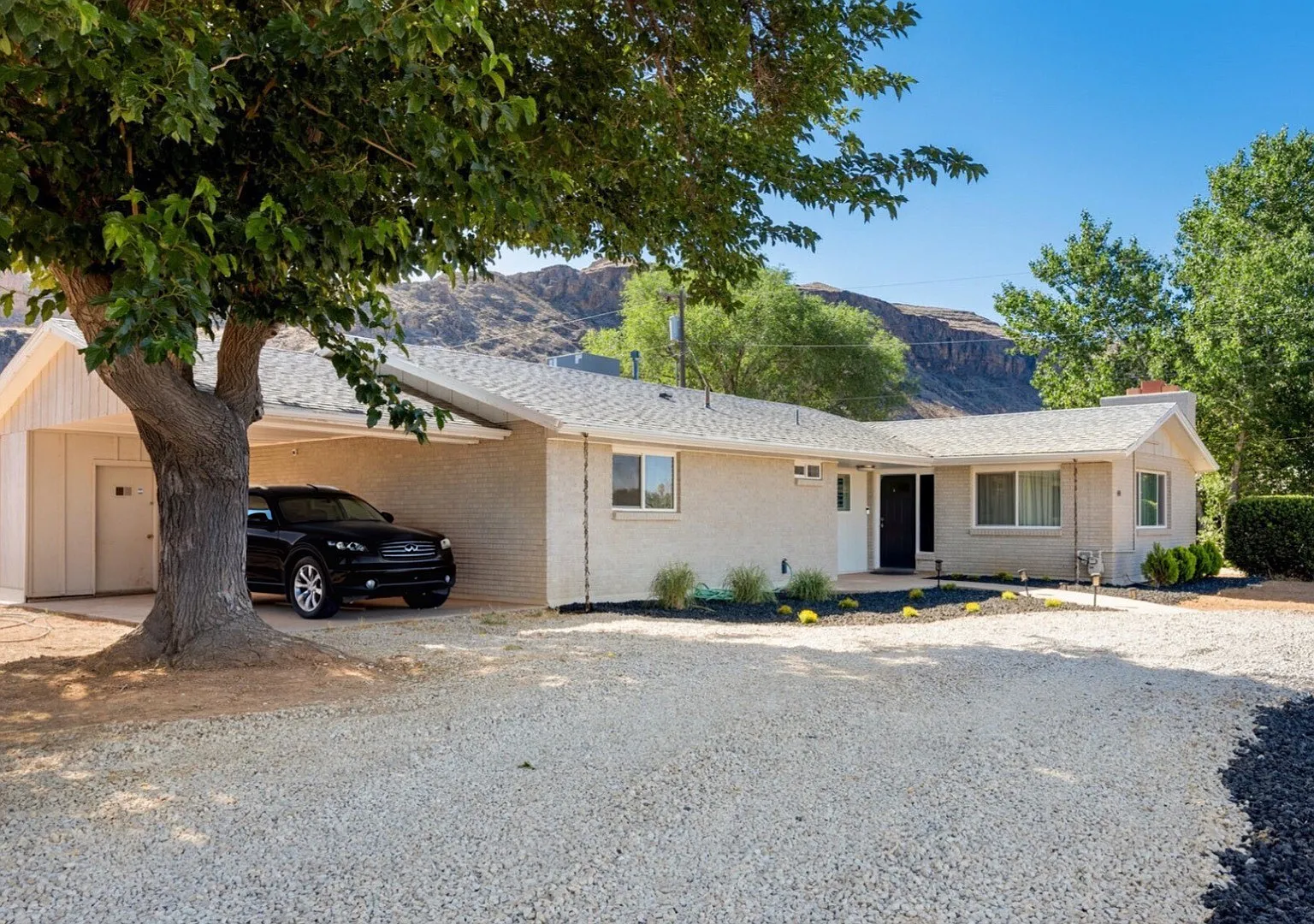 881 S 180 W — Photo 1