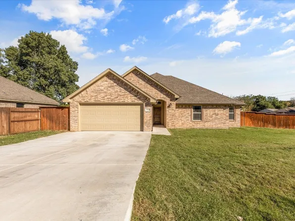3920 E Chippewa Trl, Granbury, TX 76048