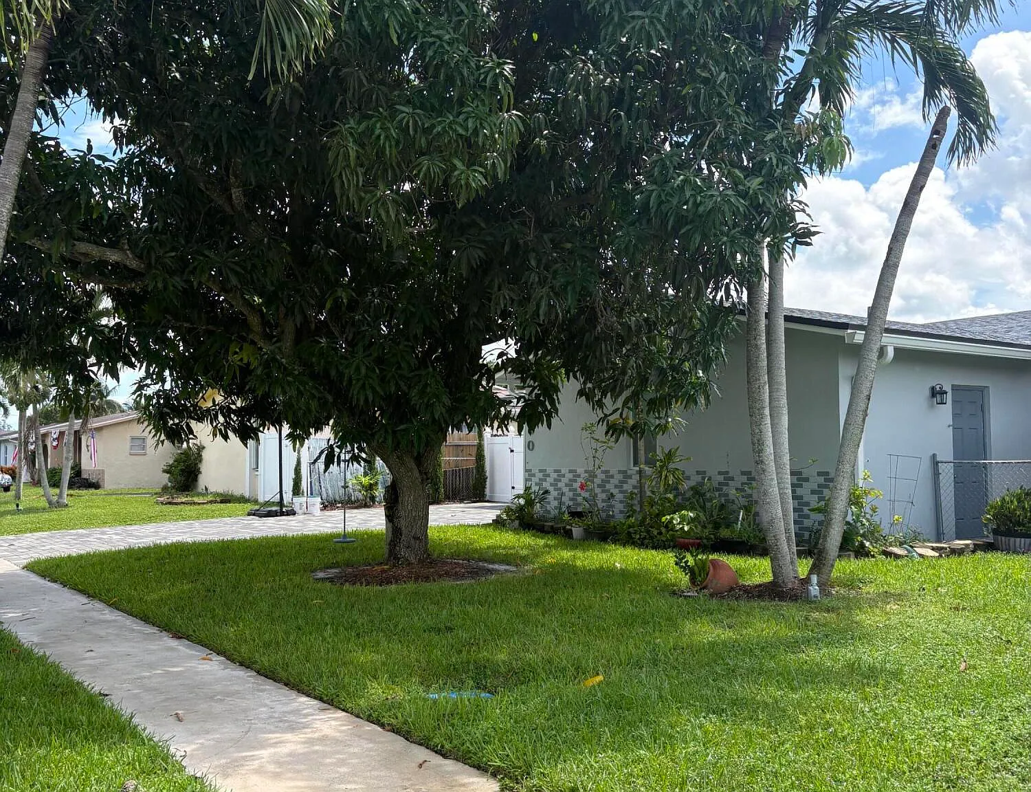 3 bed, 2.0 bath, 1808 sqft, $4,000 — Photo 4