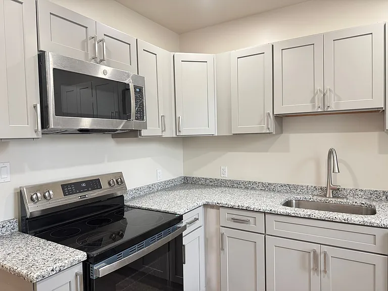120 College Ave #2 — Photo 2