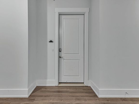 5th image of 119 Acklen Park Dr #202