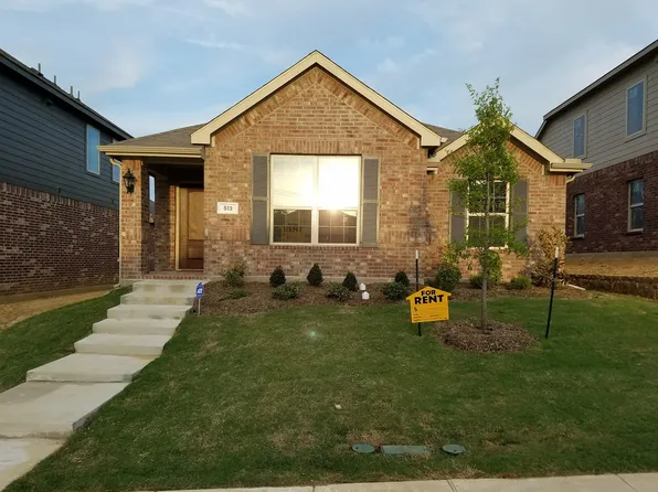 513 Crazy Horse Dr, Crossroads, TX 76227