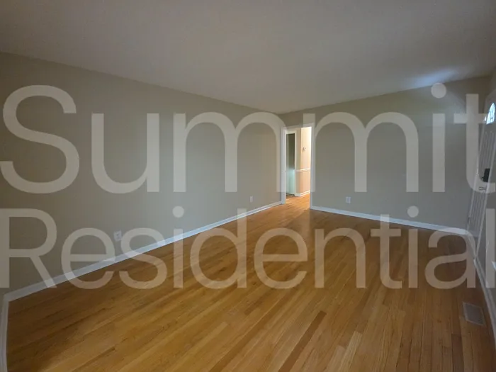 1908 Medfield Rd — Photo 2
