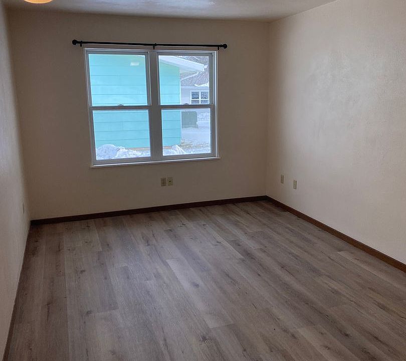 1st image of 904 Gardenette Dr #1