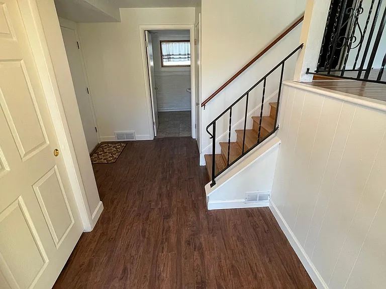 2904 Greenway Dr — Photo 1