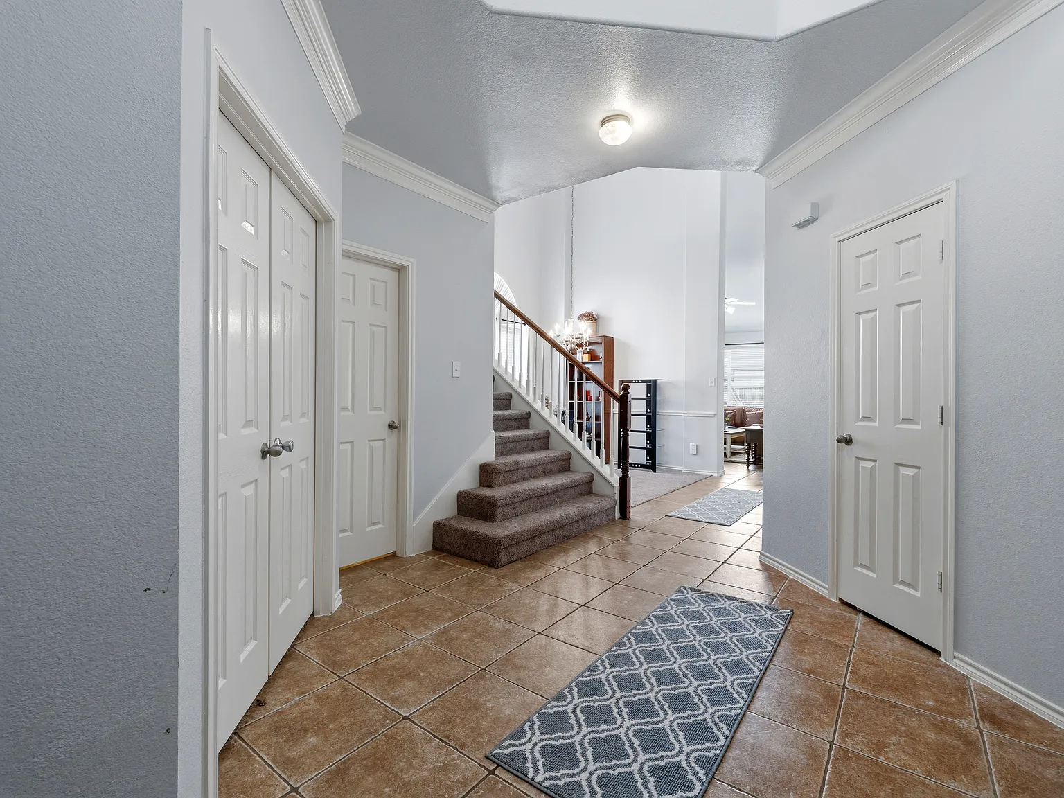 4 bed, 2643 sqft, $4,500 — Photo 3