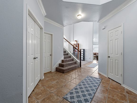 3rd image of 704 San Antonio Trl