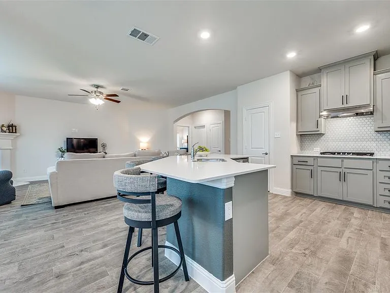 2937 Log Cabin Dr — Photo 17