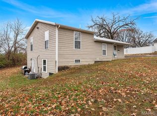 315 W Oak St, Saint Clair, MO 63077