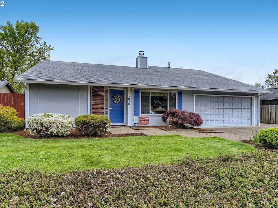 1st image of 2035 NE Lilac St