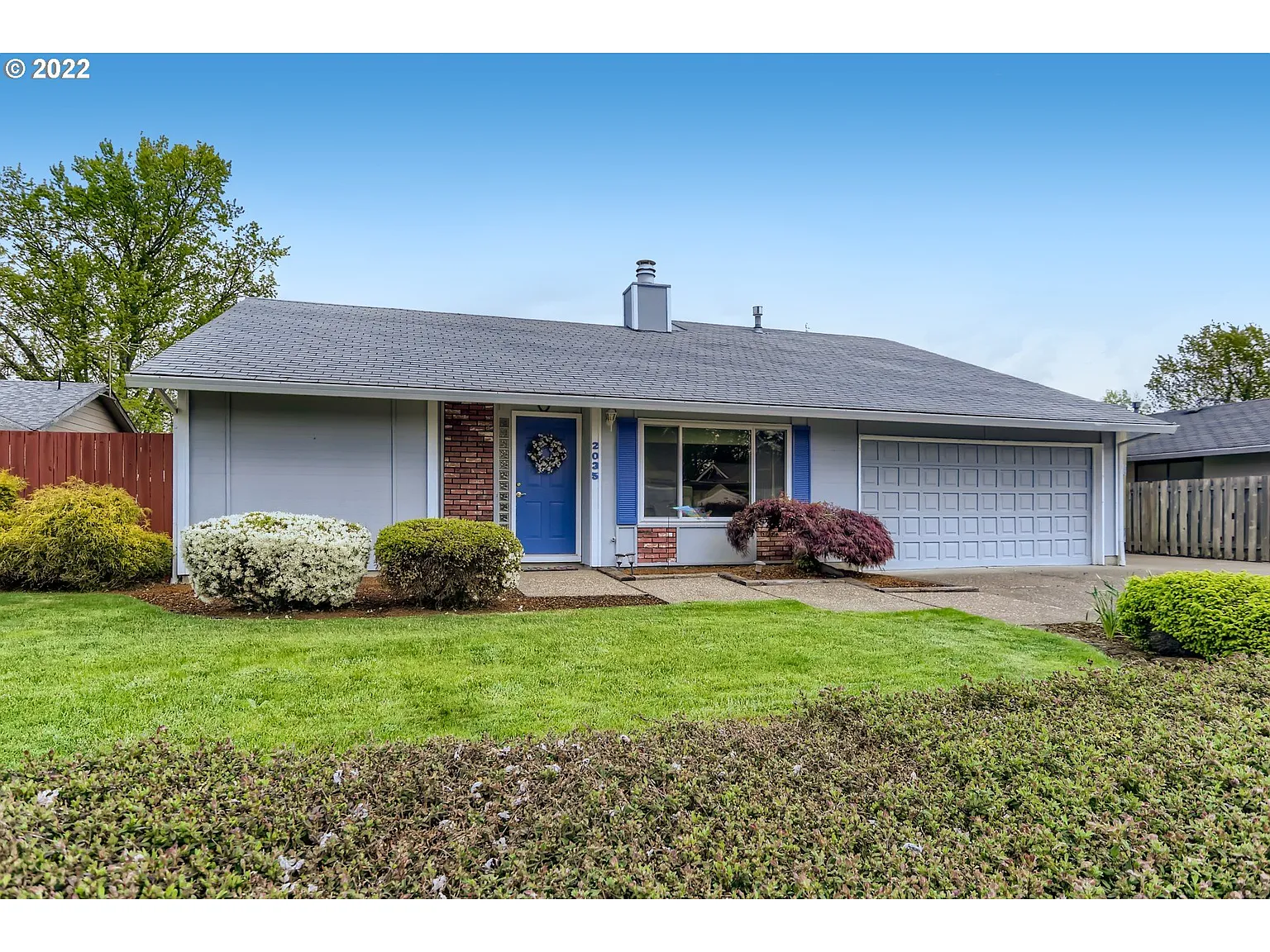 2035 NE Lilac St photo 1