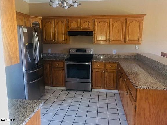 2nd image of 46 Openwood Dr E