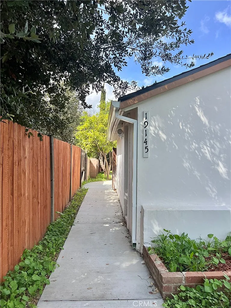 Studio, 480 sqft, $1,950 — Photo 1