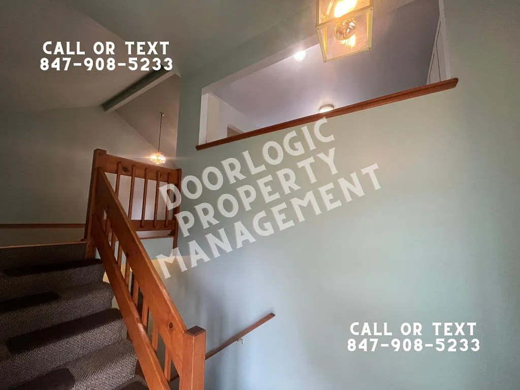 965 Amberwood Pl — Photo 2