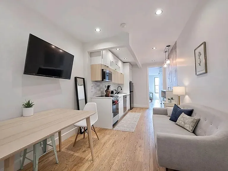 879 Cypress Ave #3L — Photo 1