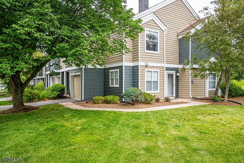 3 bed, 2.5 bath, $3,300 — Photo 2