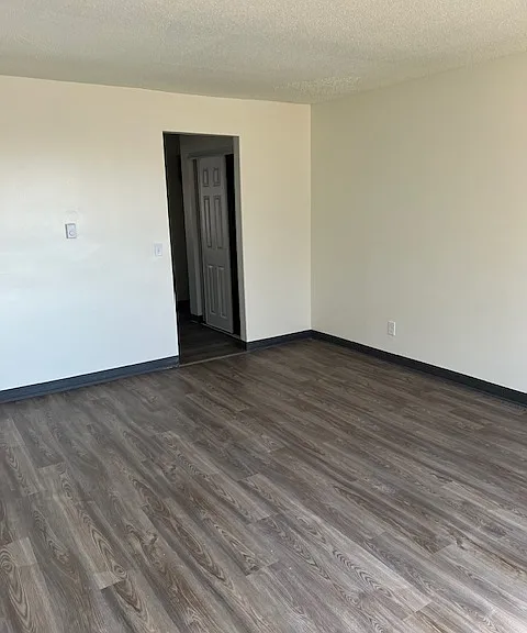 1203 Dixon Ave — Photo 2