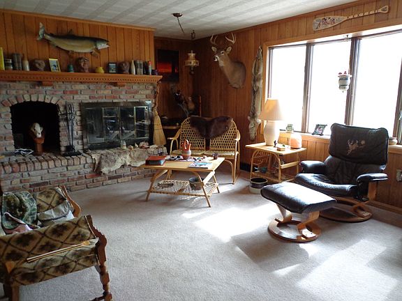Sitting area/wood fireplace