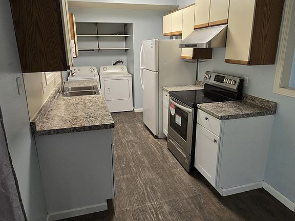 4th image of 2210 SE 45th Ave APT B