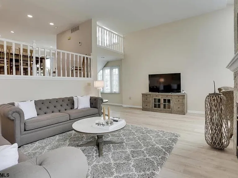 433 Albacore Ln — Photo 4