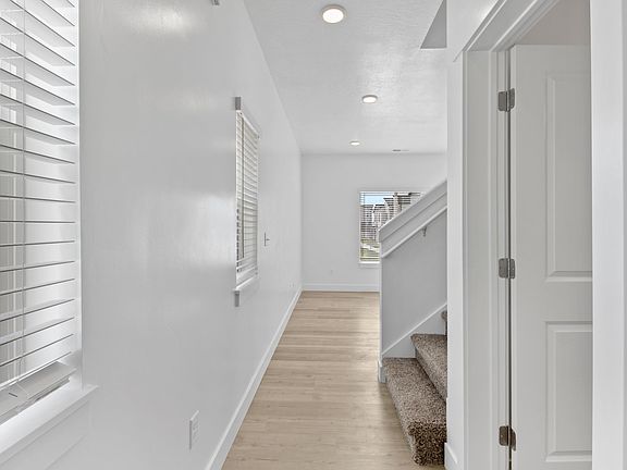 Finished home photos are representational images only. See sales agent for details.