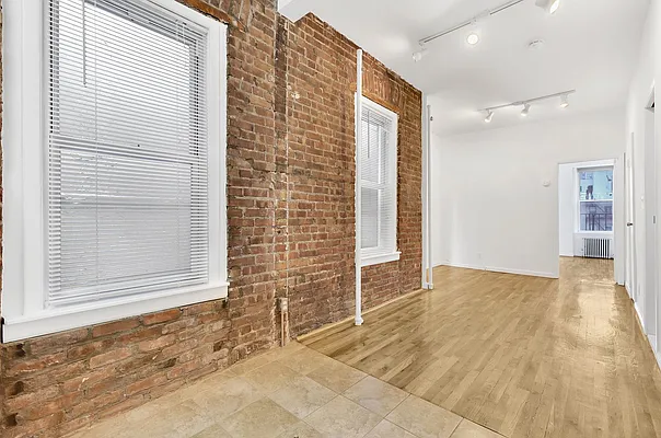 Rented by Cooper & Cooper Real Estate | media 4