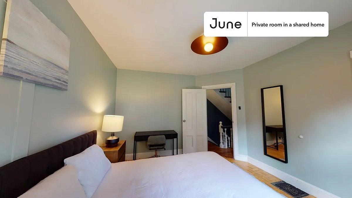 Queen bedroom in 7 bed/2.5 bath home in Harvard Square (Cambridge) #443 C — Photo 3
