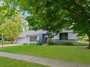 1914 Woodfield Rd, Champaign, IL 61822